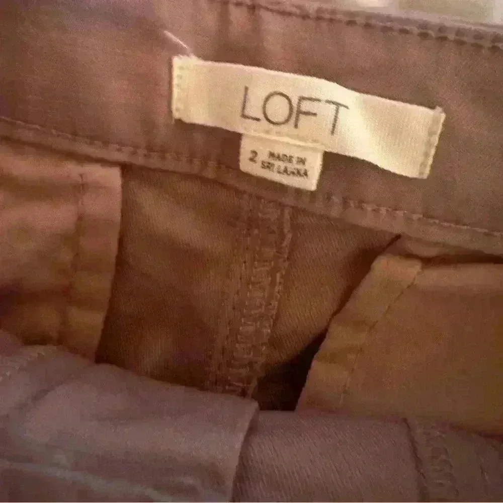 Loft size 2,  30” high waist cargo shorts in a‎ salmon pink. NWOT. - Picture 3 of 9